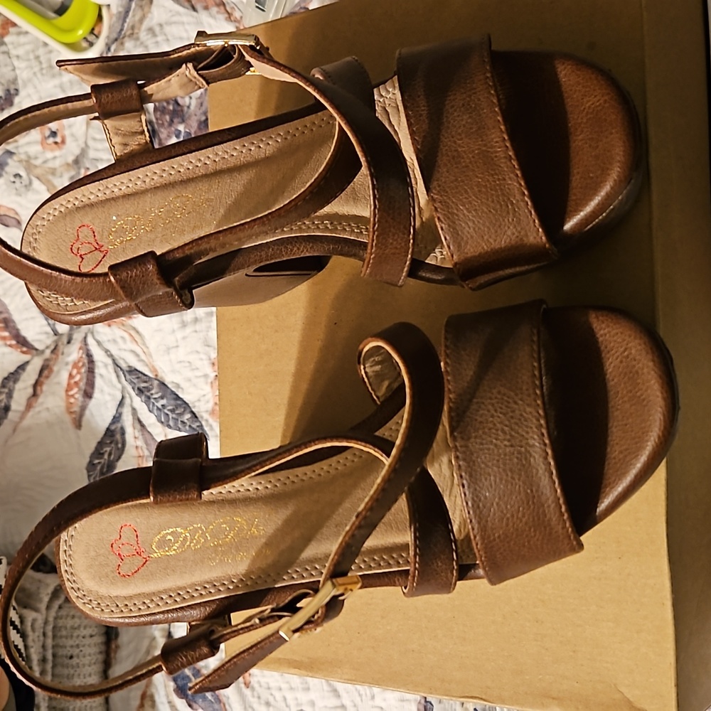 Brand New Sandles